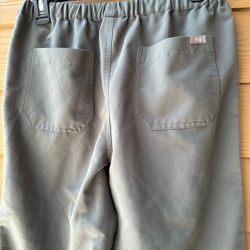 Figs Men's Gray Scrub Pants with Neon Drawstring